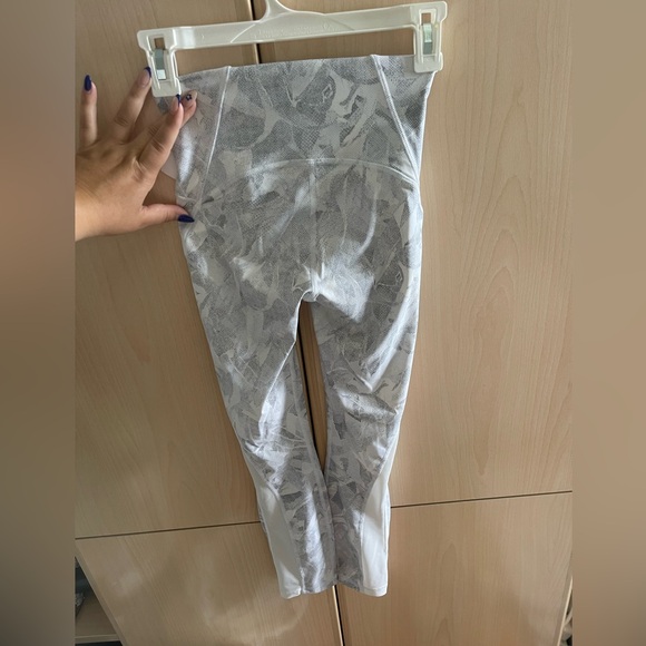 Lululemon Train Times 7/8 Pant *25” - Picture 4 of 9